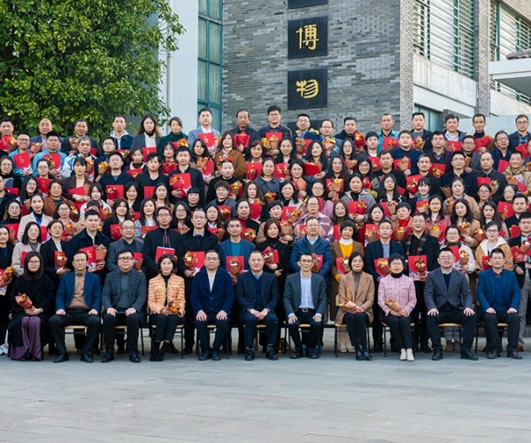 集团2021-2022年度表扬大会盛大举行