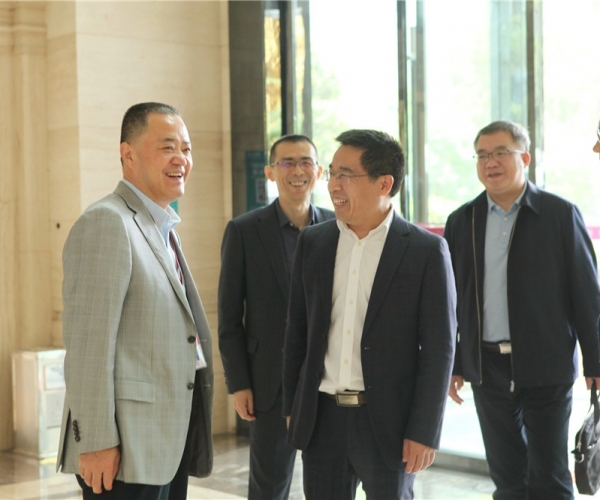 商务部国家茧丝绸协调办公室副司长陈平，，，，，，河池市委常委、副市长杜际鹏莅临调研指导